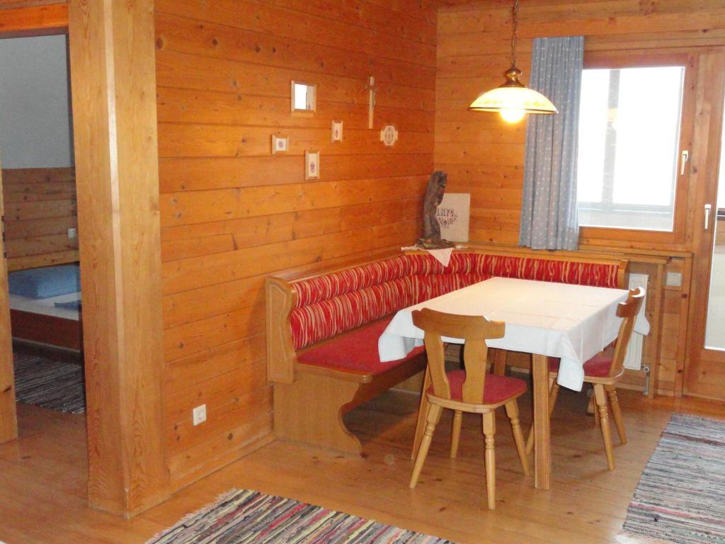 Baby- Und Kinderhof Aicherbauer Seeham Rum bild