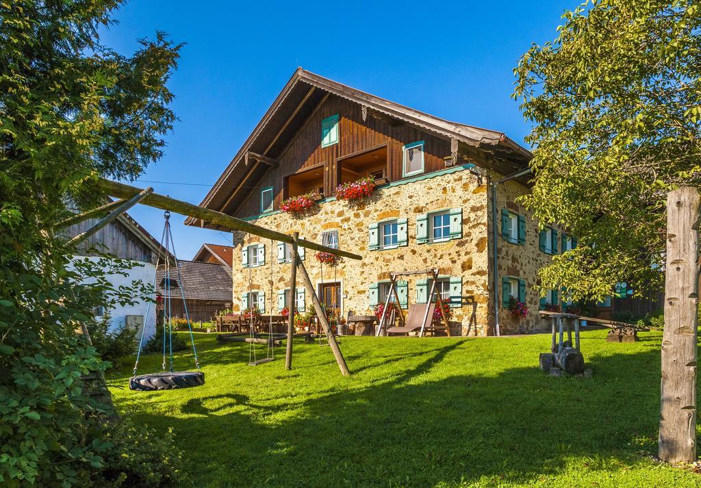 Baby- Und Kinderhof Aicherbauer Seeham Exteriör bild